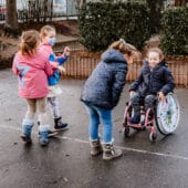 Emma mit Kindern