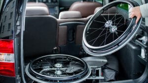 Transportfähiger aktiv Rollstuh von Motus im Familienmagazin
