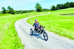 Frau auf einem Trike