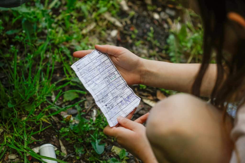 Geocaching mit Kindern ist eine Art GPS Schnitzeljagd