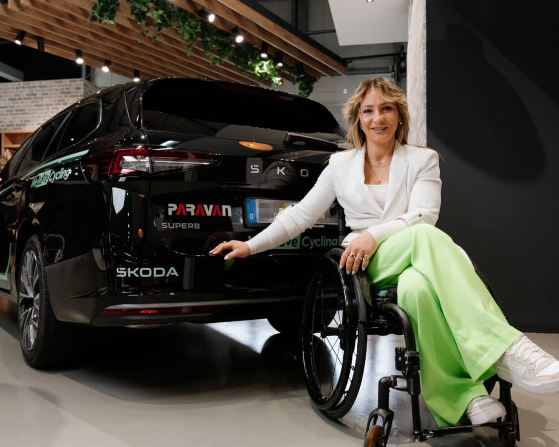 Bild \"Kristina Vogel fährt mit neuer Fahrzeuganpassung von PARAVAN\"