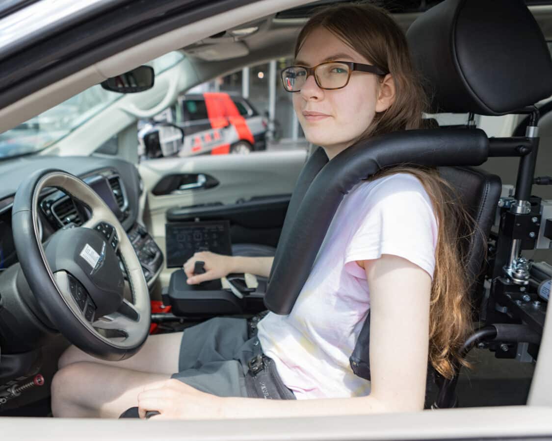 Bild \"Jana ist wieder mobil – PARAVAN bringt Para-Sportlerin zurück auf die Straße\"